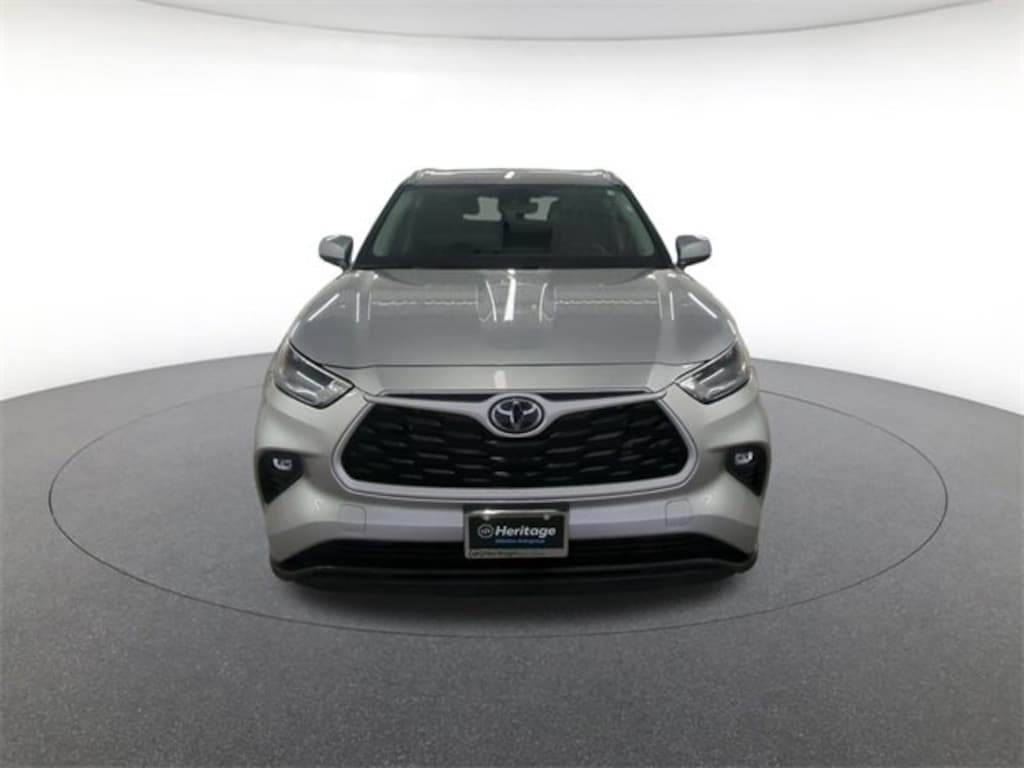 Used 2023 Toyota Highlander XLE Sport Utility