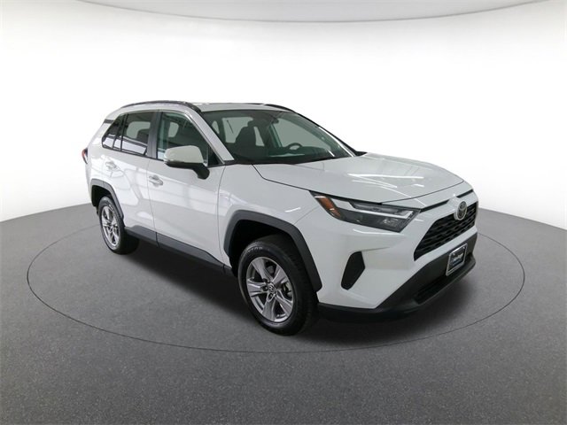 2025 Toyota RAV4 XLE photo 3