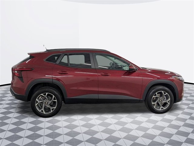 2024 Chevrolet Trax LT photo 4