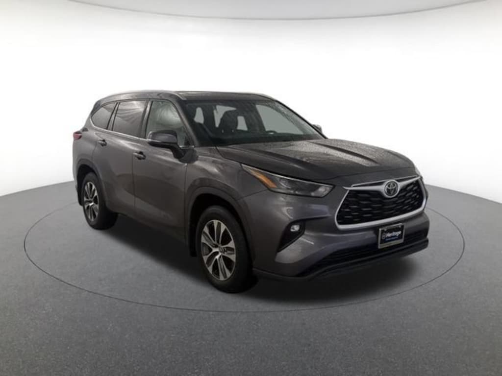 Used 2022 Toyota Highlander XLE Sport Utility