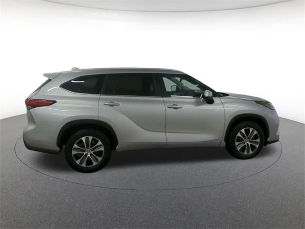 Used 2023 Toyota Highlander XLE Sport Utility