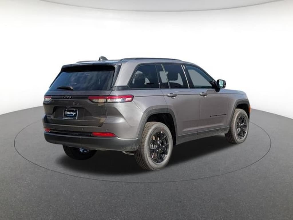 Used 2025 Jeep Grand Cherokee Altitude X Sport Utility