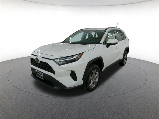 2025 Toyota RAV4 XLE's photo