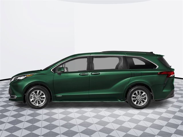 2025 Toyota Sienna XLE photo 3