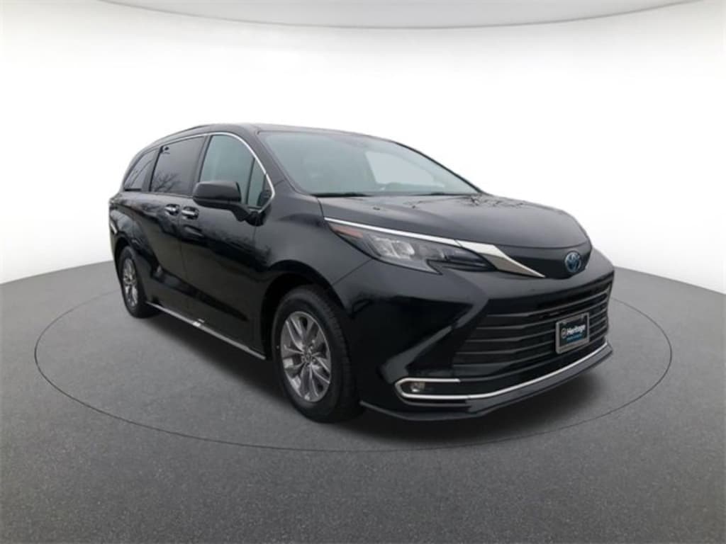 Used 2024 Toyota Sienna XLE Passenger Van