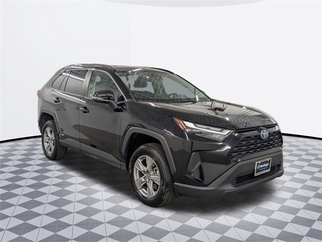 2024 Toyota RAV4 Hybrid XLE photo 2