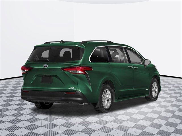 2025 Toyota Sienna XLE photo 2
