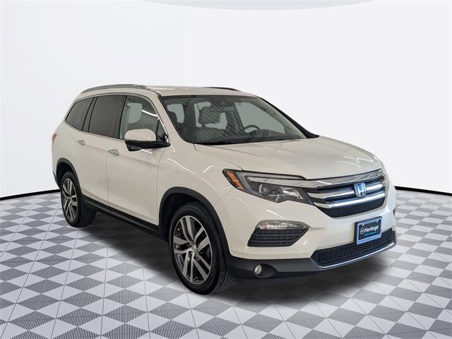 2017 Honda Pilot Touring Sport photo 3