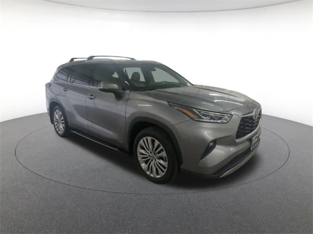 Used 2025 Toyota Highlander Hybrid Platinum Sport Utility