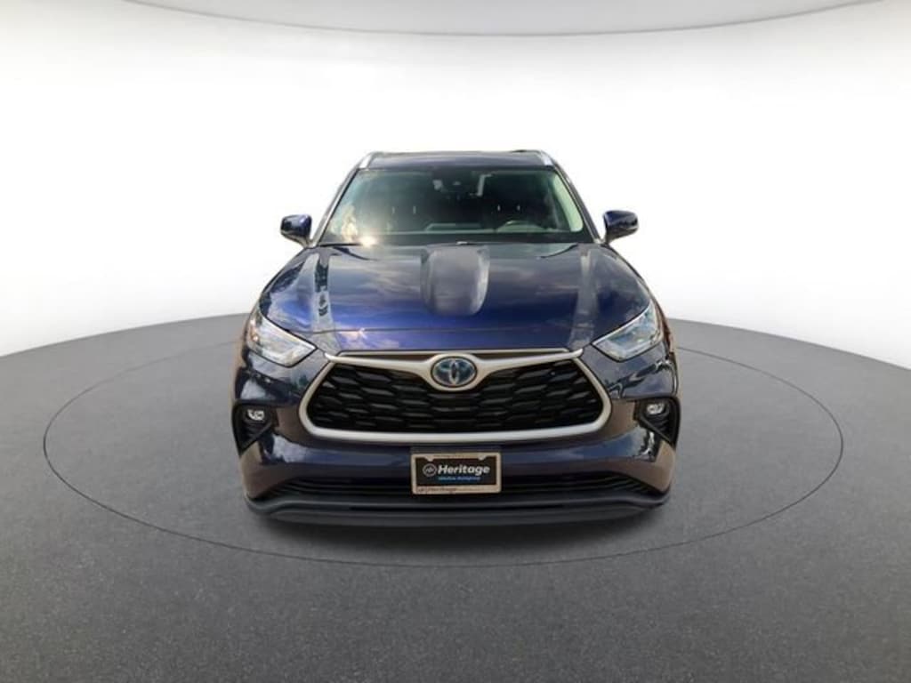 Used 2021 Toyota Highlander Hybrid XLE Sport Utility
