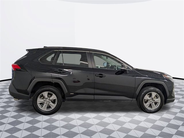 2024 Toyota RAV4 Hybrid XLE photo 3