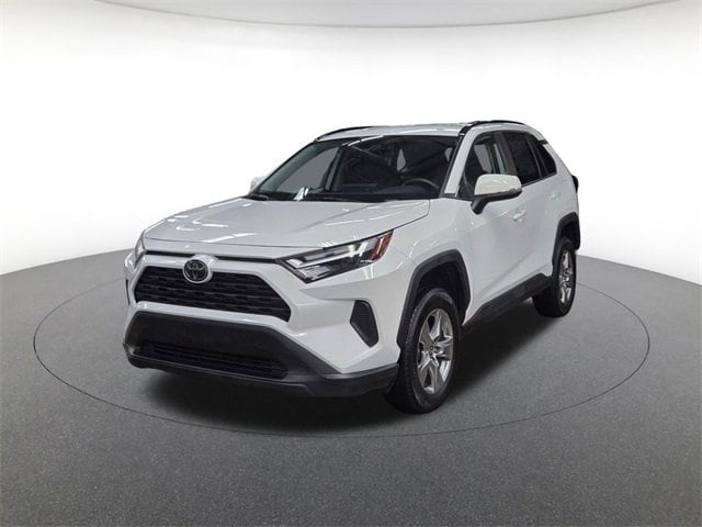2024 Toyota RAV4 XLE's photo
