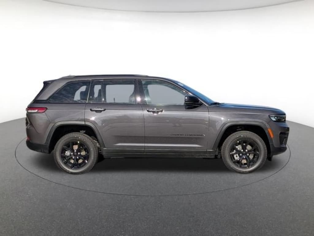 Used 2025 Jeep Grand Cherokee Altitude X Sport Utility