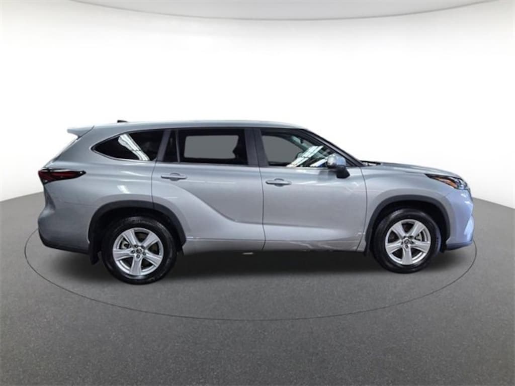 Used 2024 Toyota Highlander Hybrid LE Sport Utility