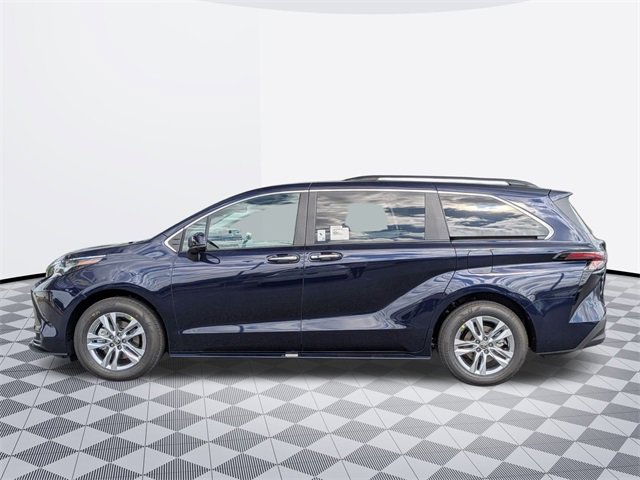 2025 Toyota Sienna XLE photo 2