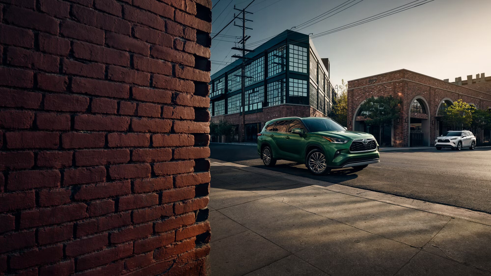 2025-Toyota-Highlander-Hybrid-City-Corner.png