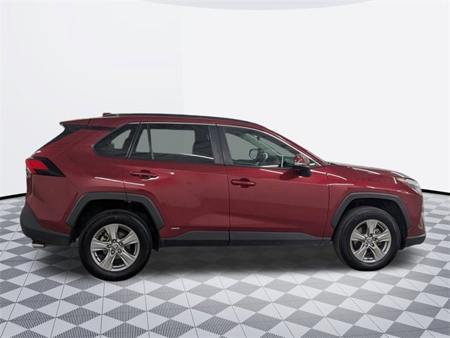 2024 Toyota RAV4 Hybrid XLE photo 4