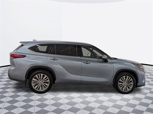 2022 Toyota Highlander Platinum photo 4