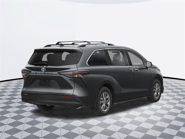2025 Toyota Sienna XLE photo 2