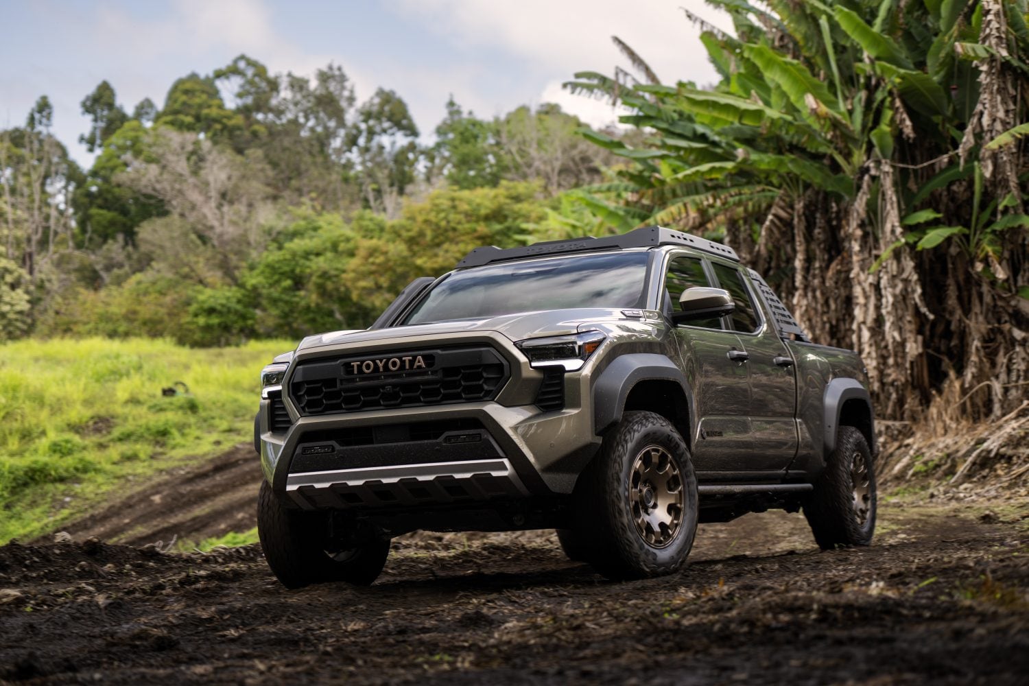 2024_Toyota_Tacoma_Trailhunter_001-1500x1000.jpg