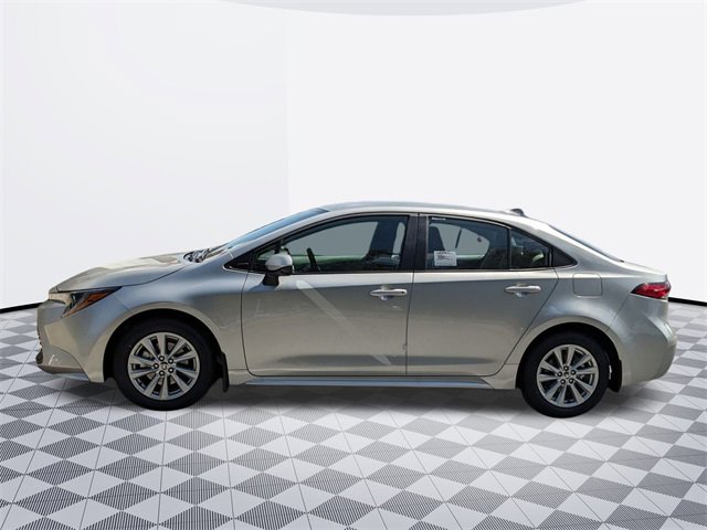 2025 Toyota Corolla LE photo 2