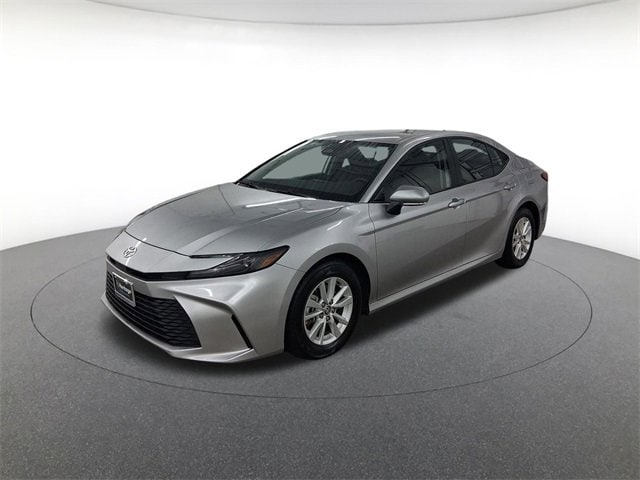 2025 Toyota Camry LE's photo