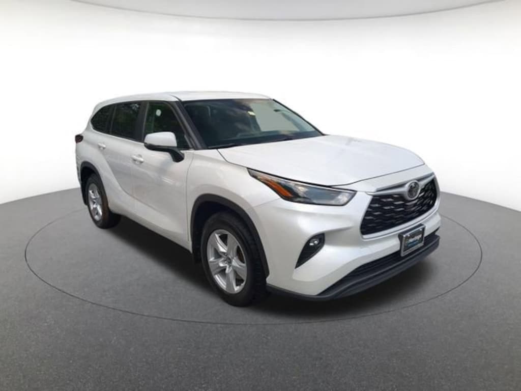 Used 2023 Toyota Highlander LE Sport Utility