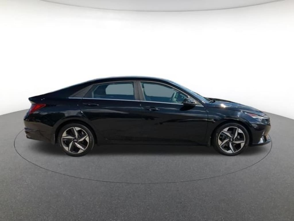 Used 2022 Hyundai Elantra SEL Sedan