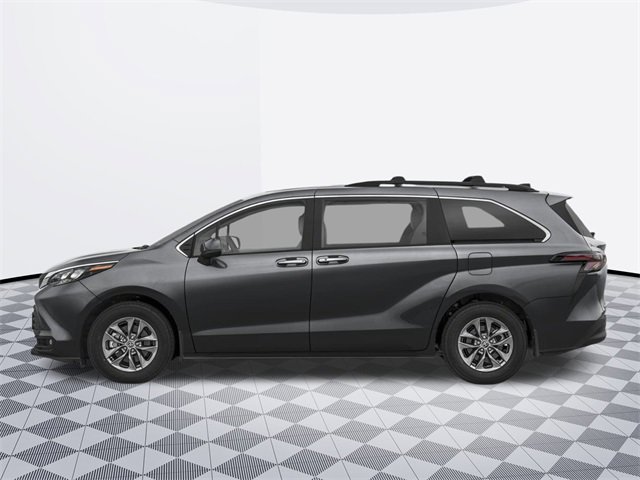 2025 Toyota Sienna XLE photo 3