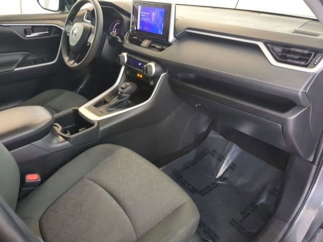 2023 Toyota RAV4 XLE - Photo 18