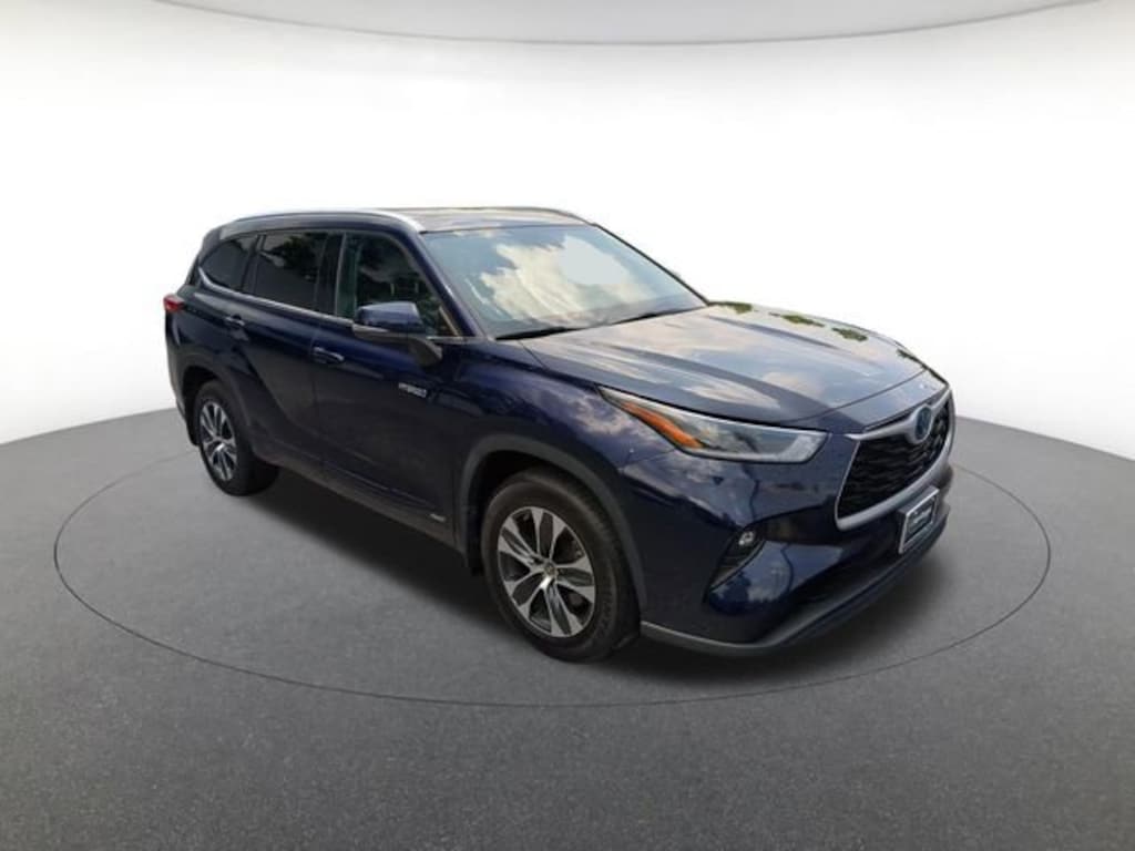 Used 2021 Toyota Highlander Hybrid XLE Sport Utility