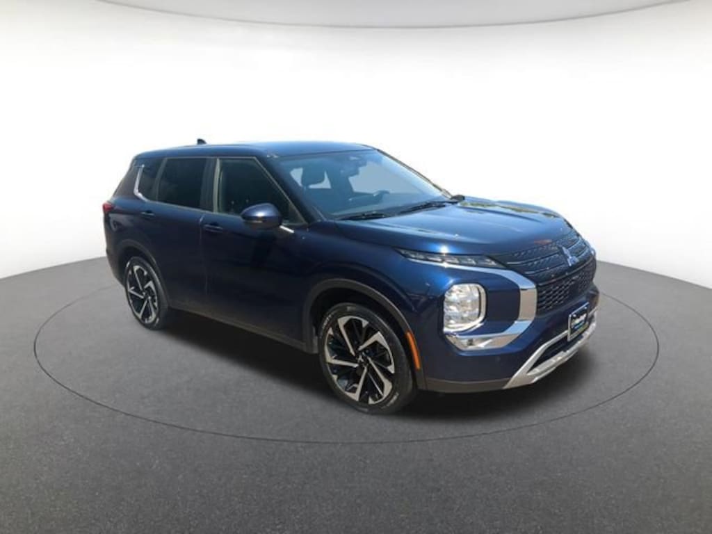 Used 2024 Mitsubishi Outlander SE Sport Utility