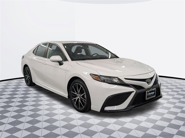 2023 Toyota Camry SE photo 3