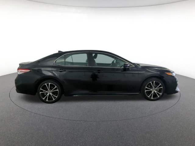 Used 2019 Toyota Camry SE Sedan