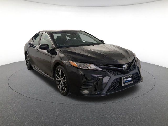 Used 2019 Toyota Camry SE Sedan