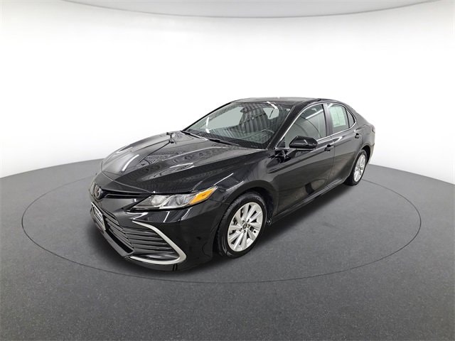 2024 Toyota Camry LE's photo