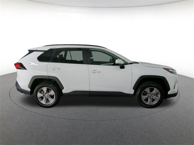 2025 Toyota RAV4 XLE photo 4