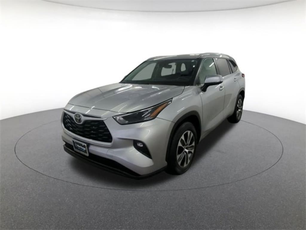 Used 2023 Toyota Highlander XLE Sport Utility