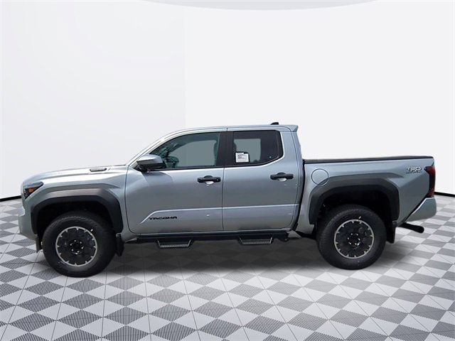 2025 Toyota Tacoma TRD Off-Road photo 2