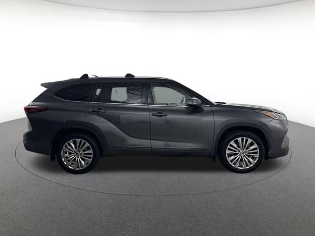 Used 2023 Toyota Highlander Platinum Sport Utility