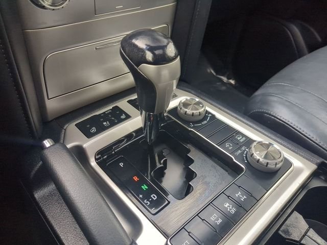 2016 Toyota Land Cruiser Base - Photo 12