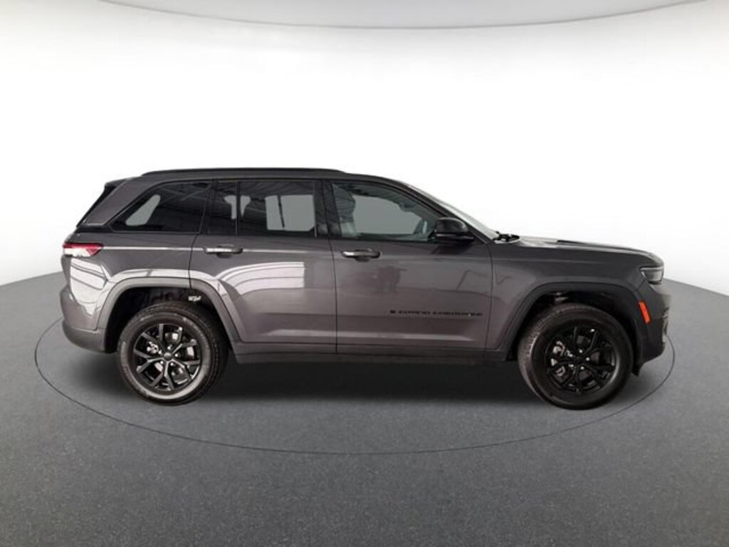 Used 2025 Jeep Grand Cherokee Altitude X Sport Utility