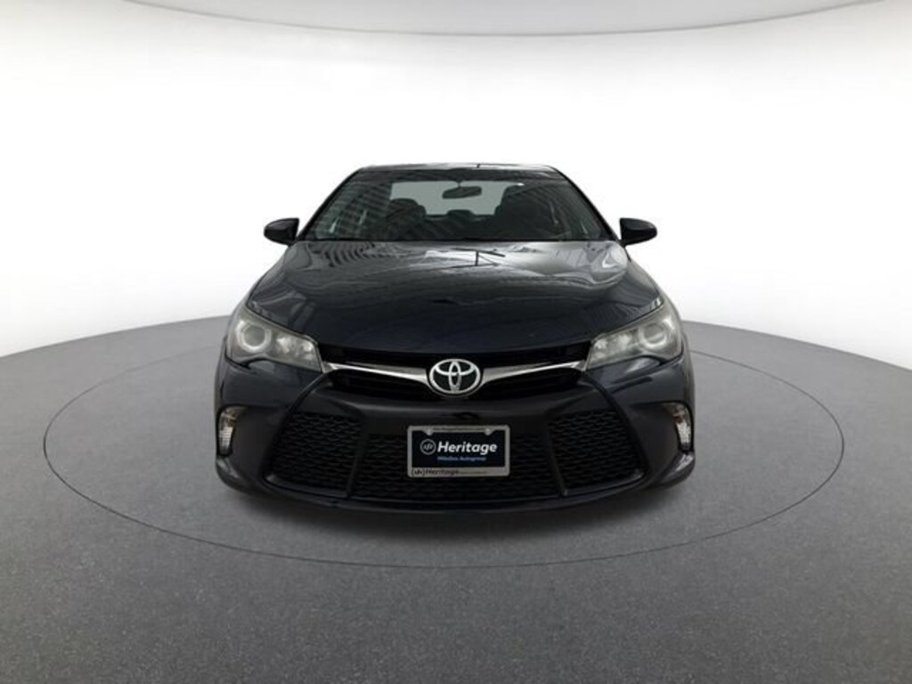 Used 2016 Toyota Camry SE Sedan