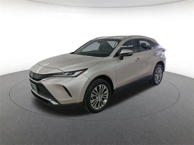 2023 Toyota Venza XLE's photo