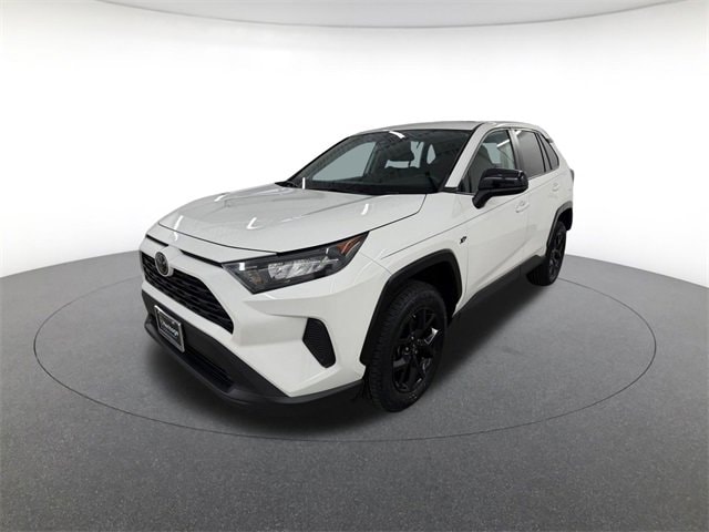 2022 Toyota RAV4 LE's photo