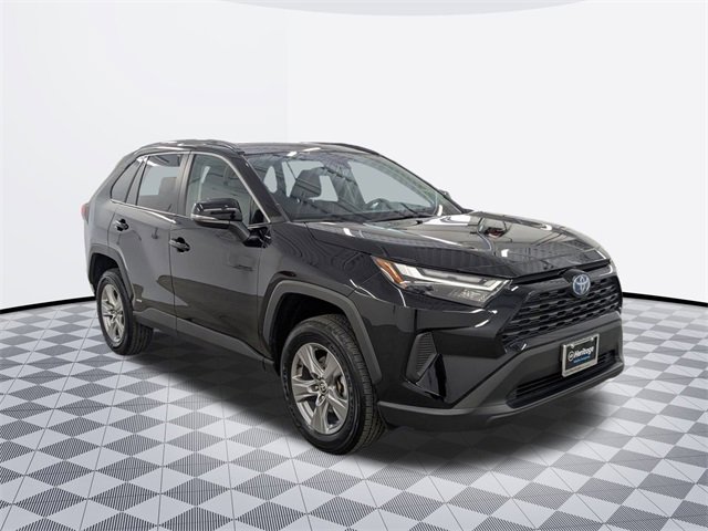 2024 Toyota RAV4 Hybrid XLE photo 3