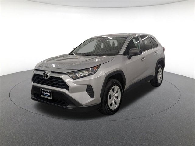 2022 Toyota RAV4 LE's photo