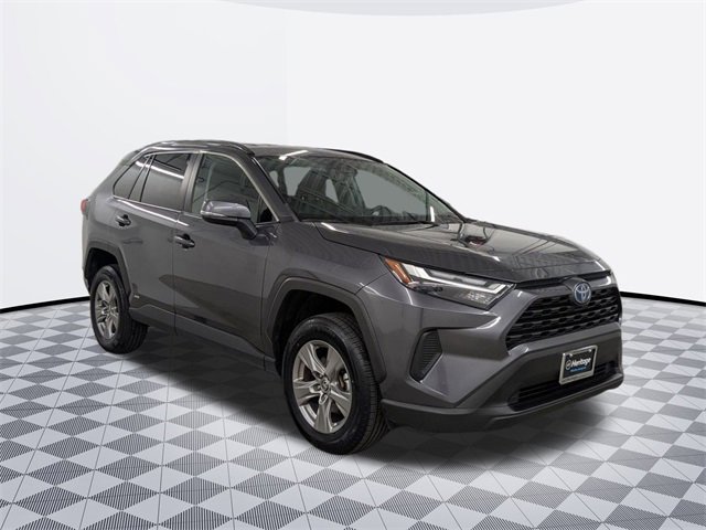 2024 Toyota RAV4 Hybrid XLE photo 3