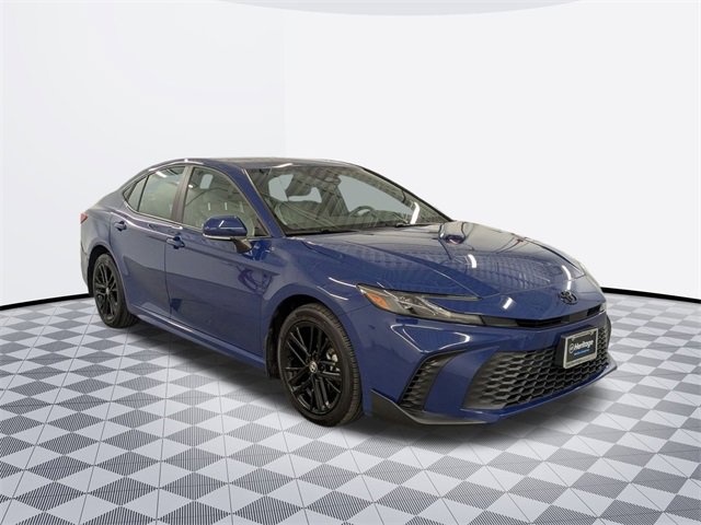 2025 Toyota Camry SE photo 3