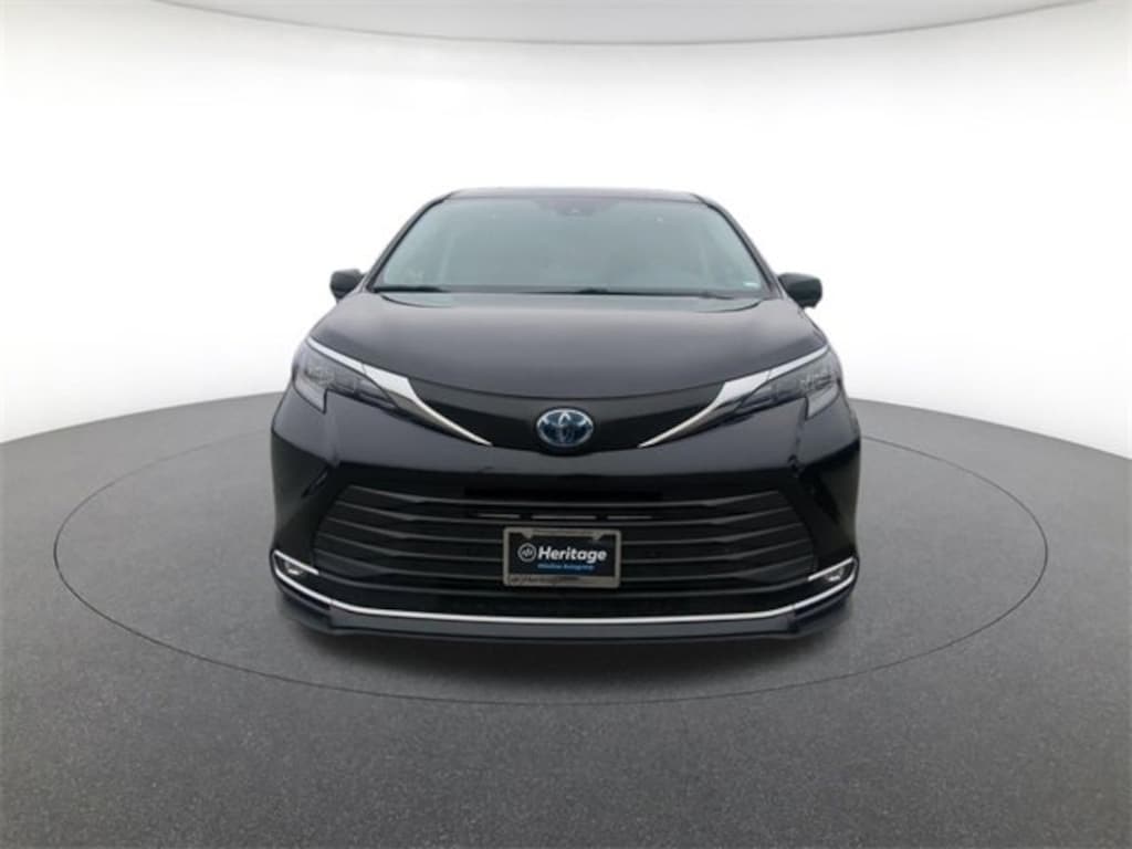 Used 2024 Toyota Sienna XLE Passenger Van